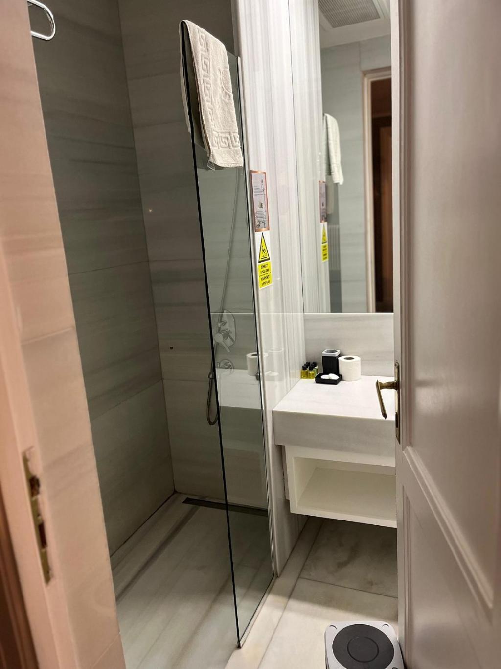 Lina Hotel Taksim Pera Истанбул Екстериор снимка